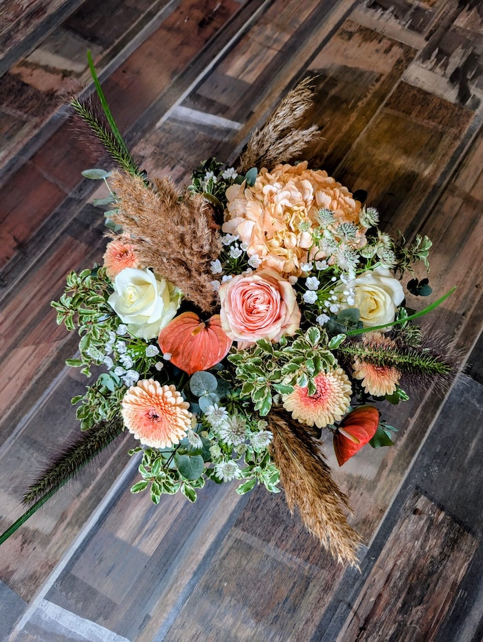 Coussin de deuil rosé réalisé par Le Pavillon des anémones